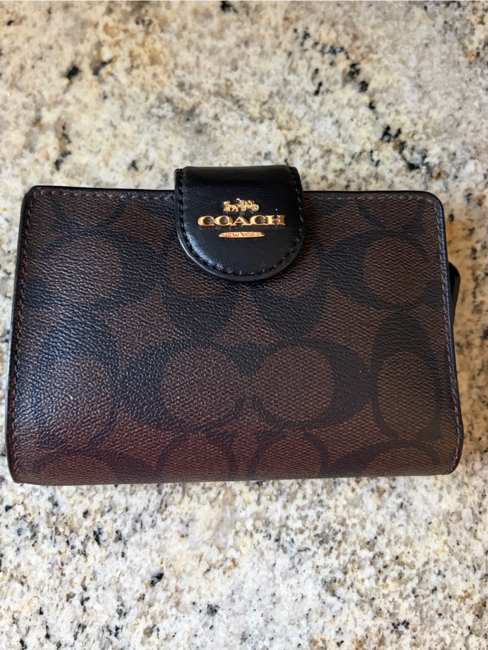 Coach C0082 Medium Corner Zip Wallet Signature Canvas Khaki/Saddle 2
NEW